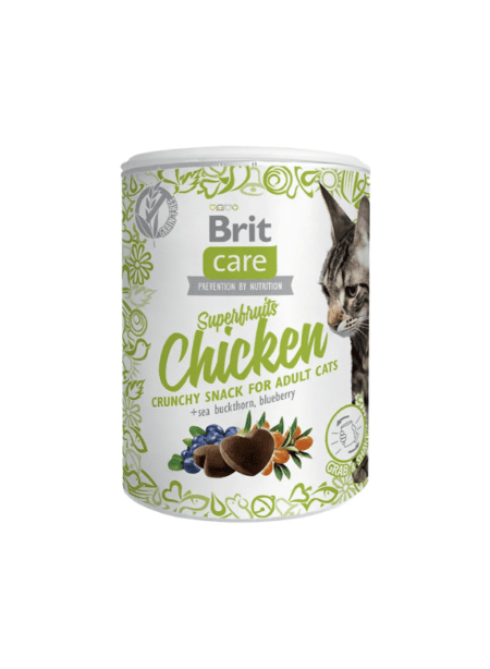 Envase de Brit Care Cat Snack Superfruits Chicken 100 g, con un diseño atractivo que resalta los ingredientes principales: pollo, espino cerval de mar y arándano.